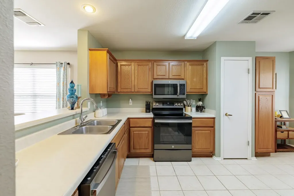 102 Whitewing Way Georgetown TX 78633