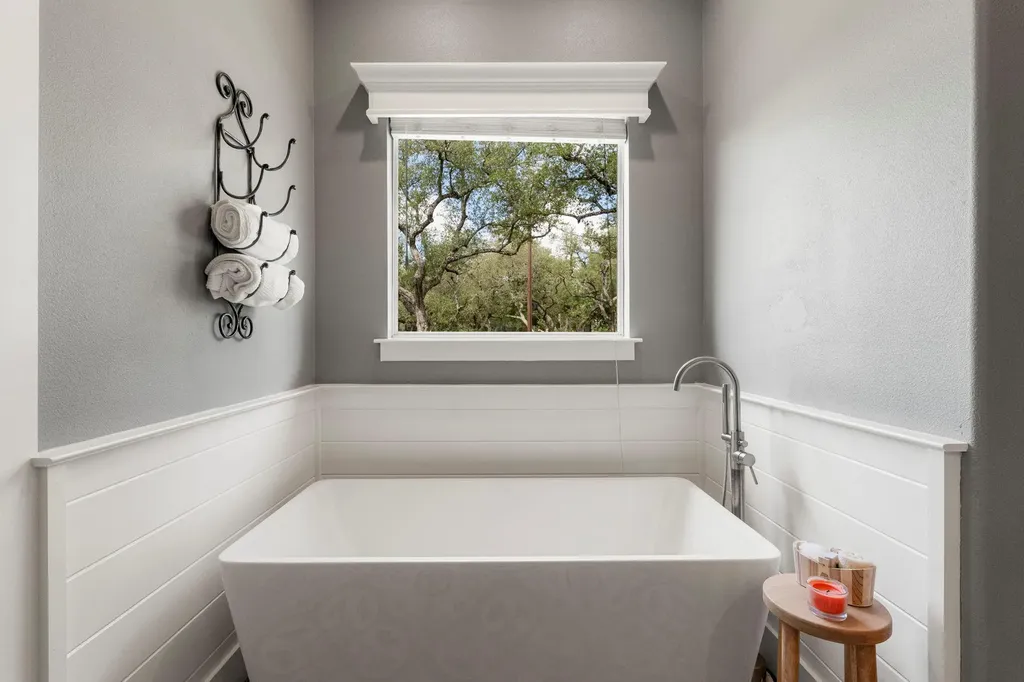 103 Horseshoe Drive Dripping Springs TX 78620
