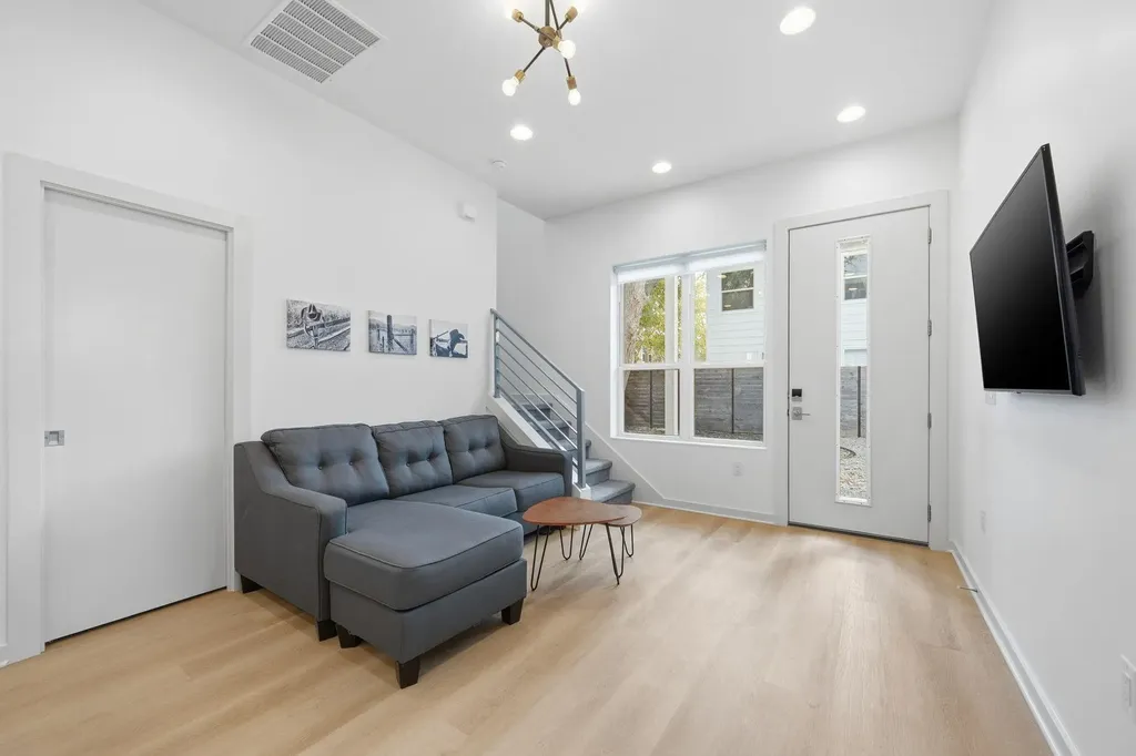 2811 Garwood Street Austin TX 78702