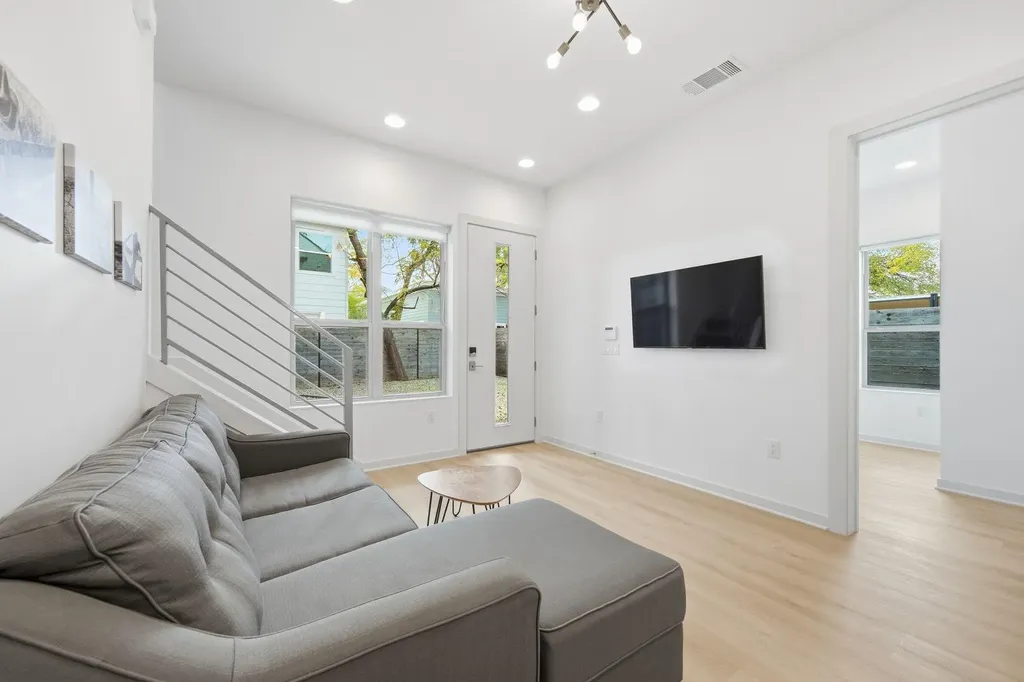 2811 Garwood Street Austin TX 78702