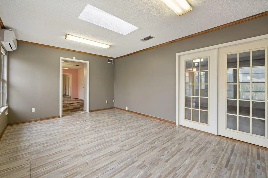 2204 Smith Avenue Taylor TX 76574