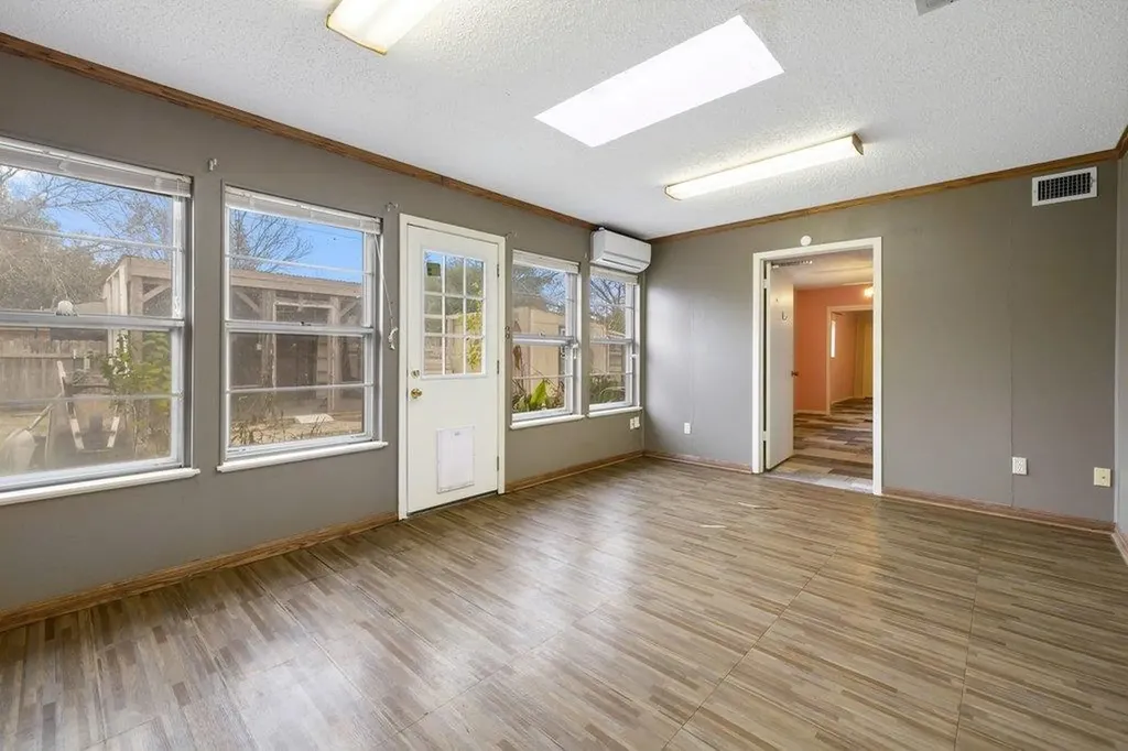 2204 Smith Avenue Taylor TX 76574