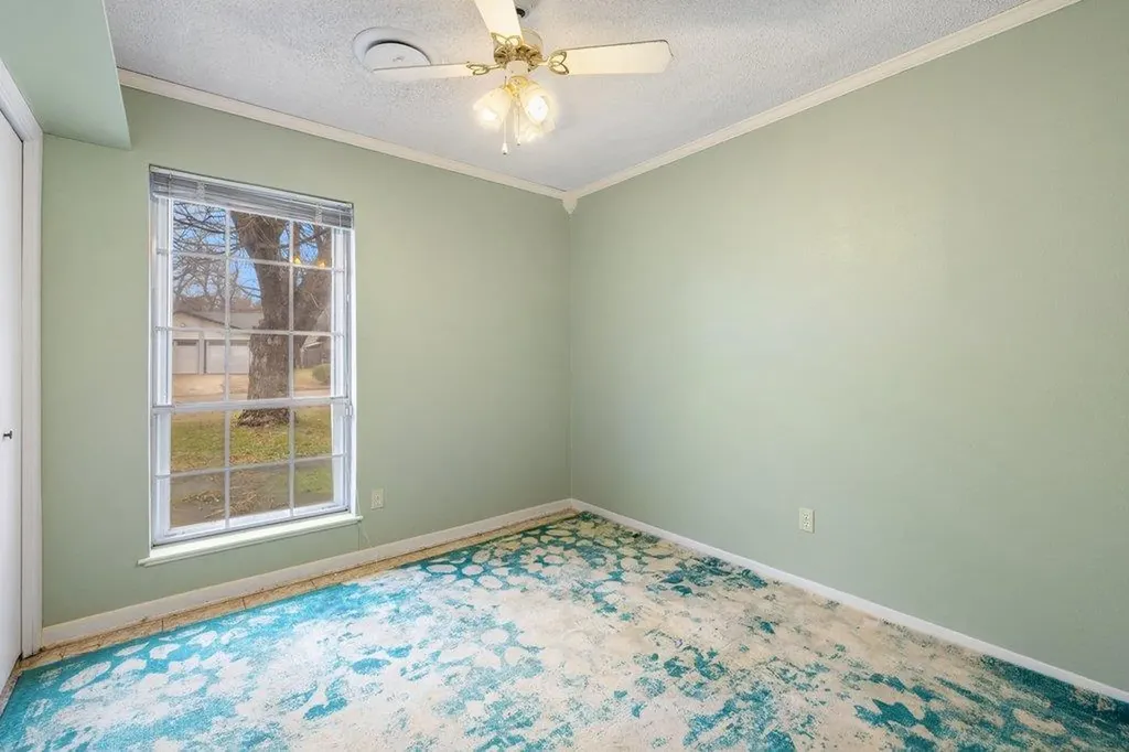 2204 Smith Avenue Taylor TX 76574