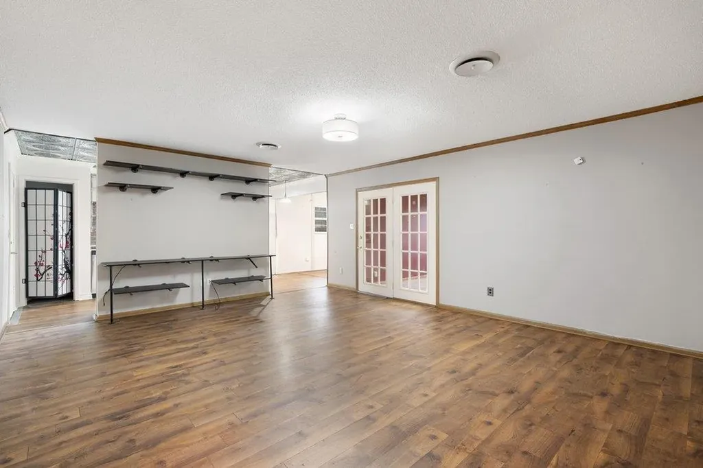 2204 Smith Avenue Taylor TX 76574