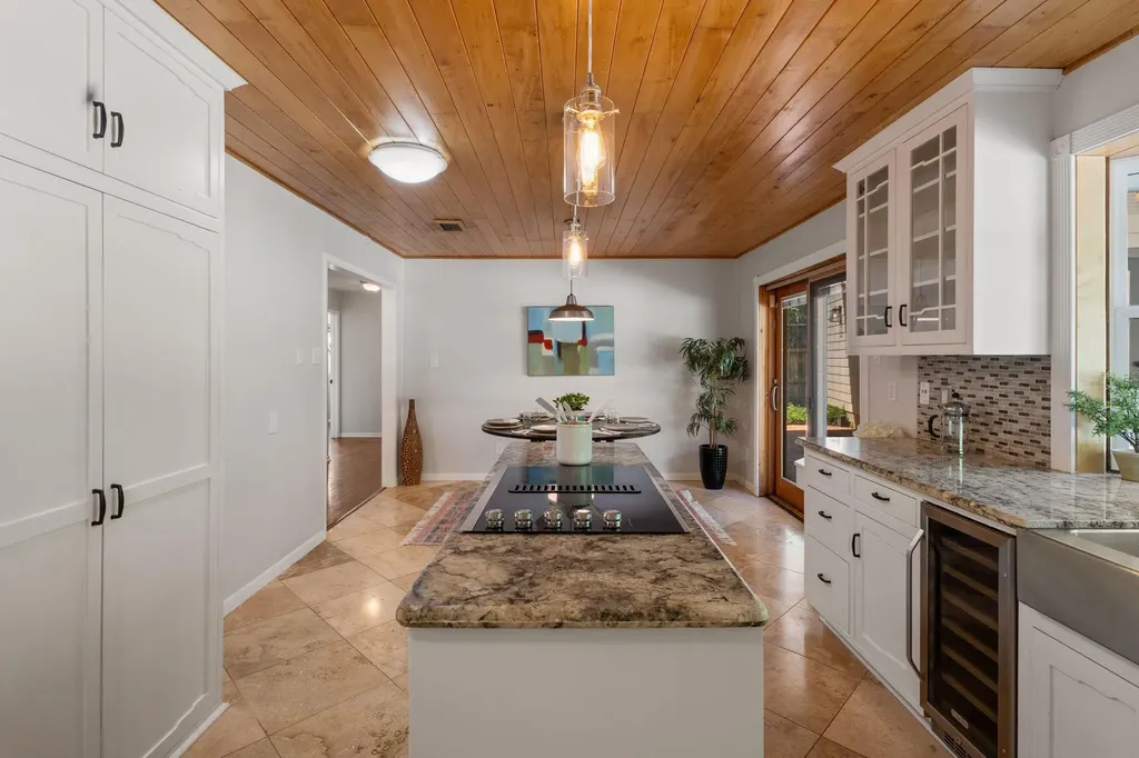 4701 Scottish Woods Cove Austin TX 78746