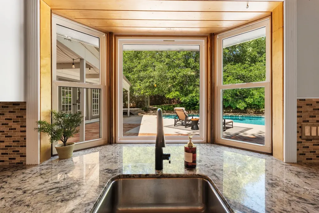 4701 Scottish Woods Cove Austin TX 78746