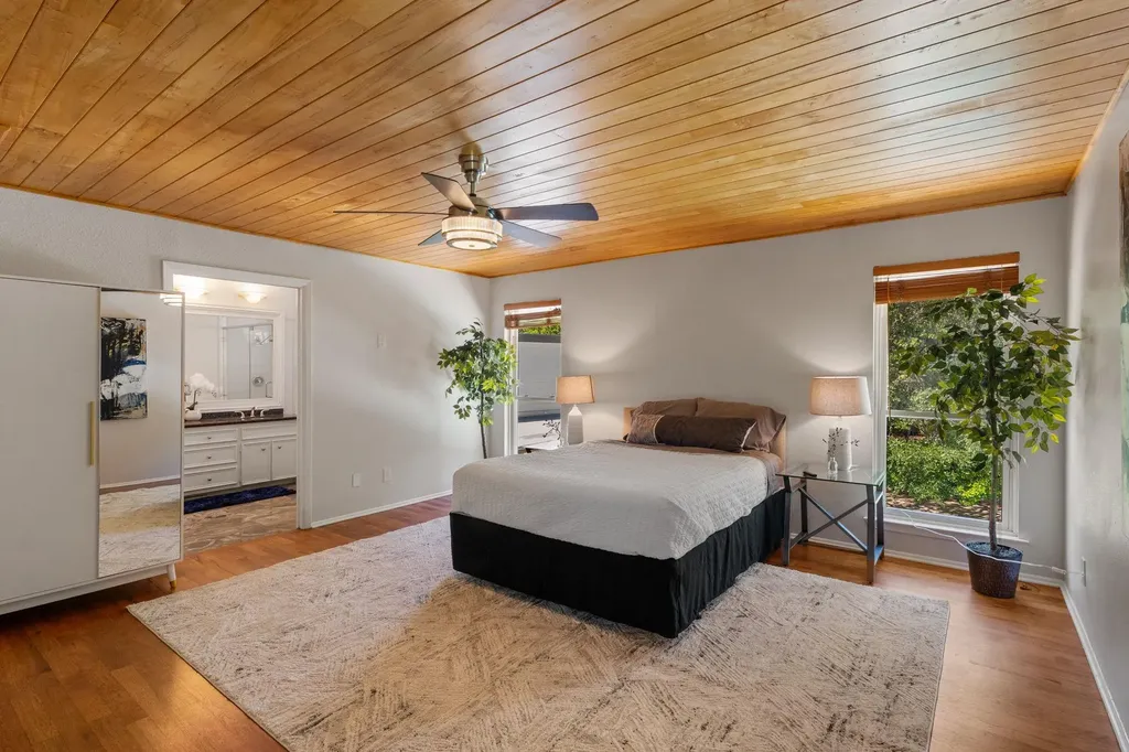4701 Scottish Woods Cove Austin TX 78746