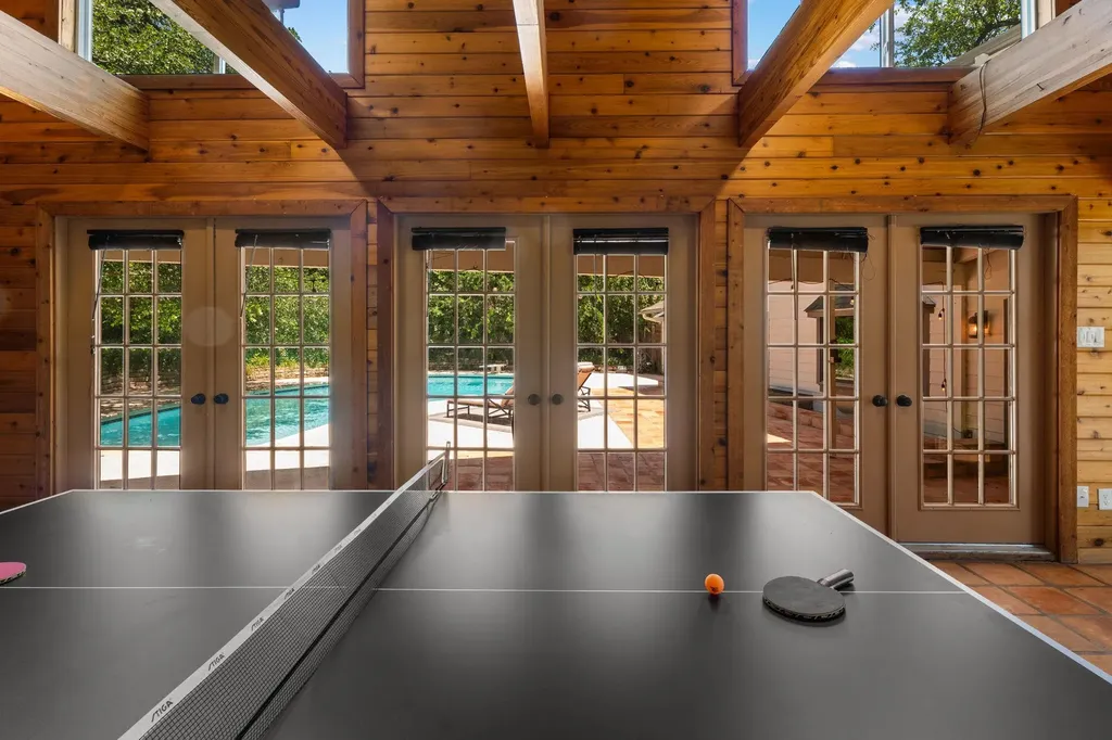 4701 Scottish Woods Cove Austin TX 78746