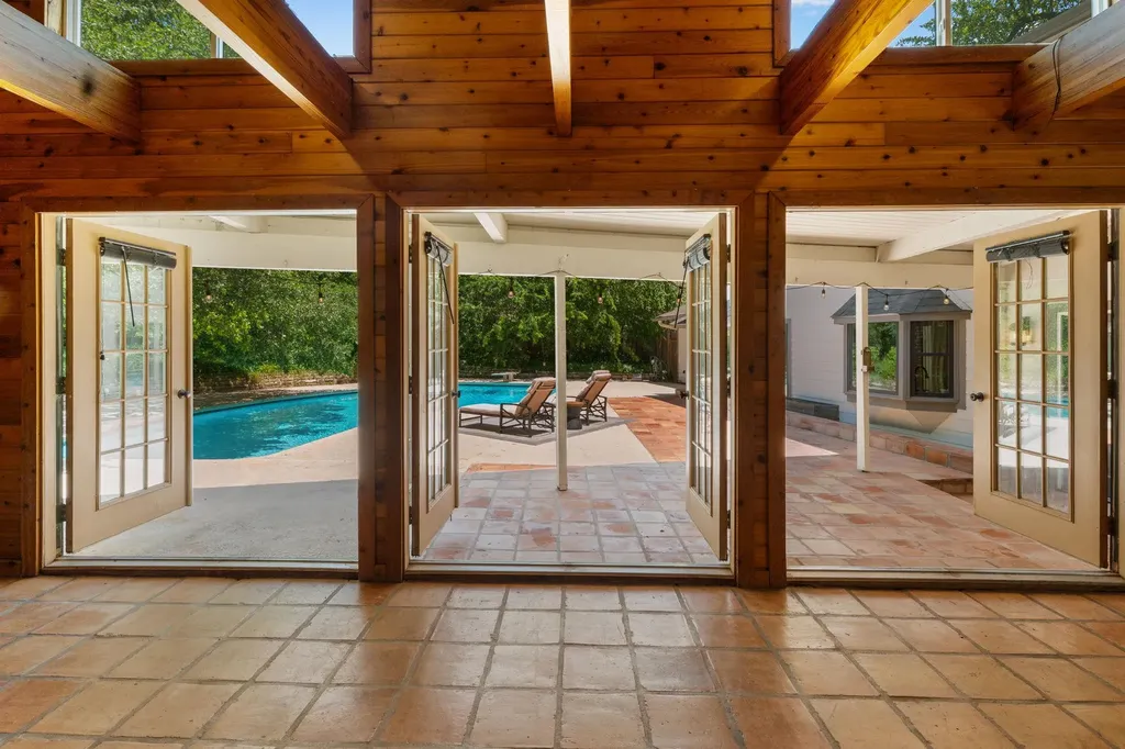 4701 Scottish Woods Cove Austin TX 78746