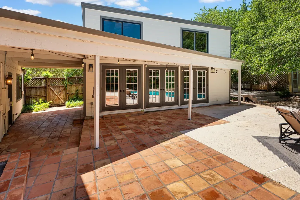 4701 Scottish Woods Cove Austin TX 78746