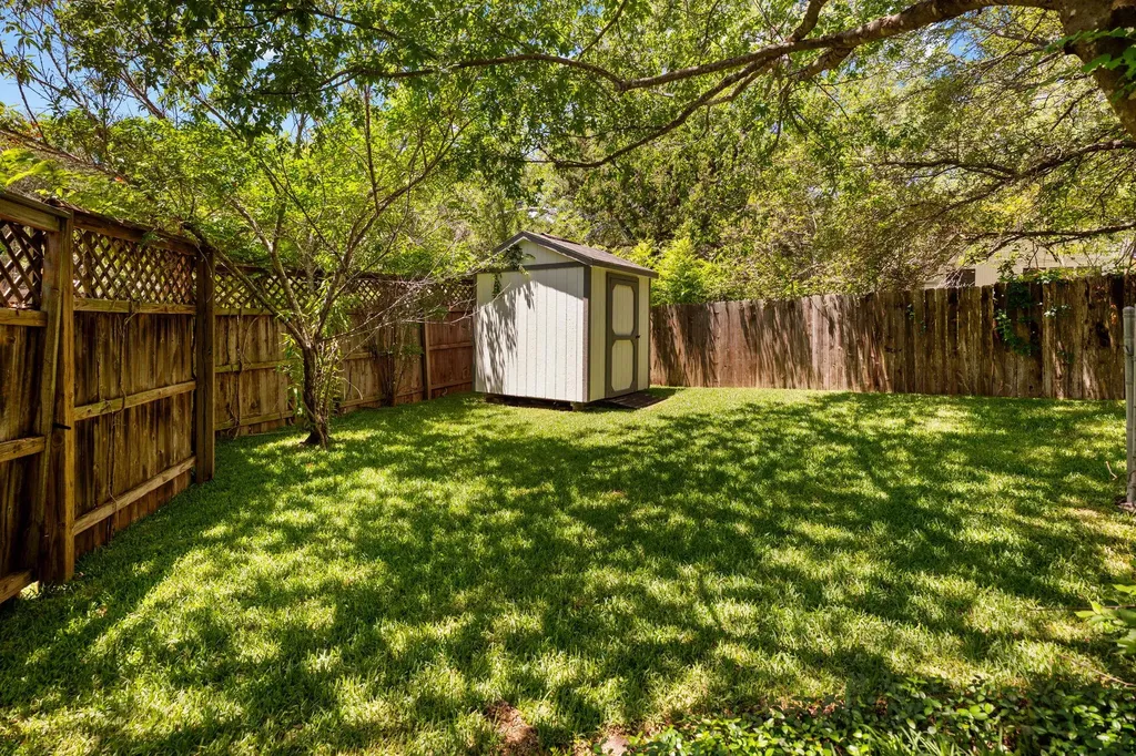 4701 Scottish Woods Cove Austin TX 78746