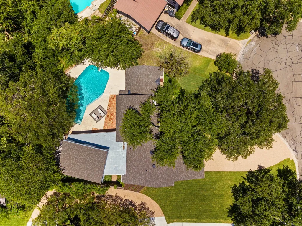 4701 Scottish Woods Cove Austin TX 78746
