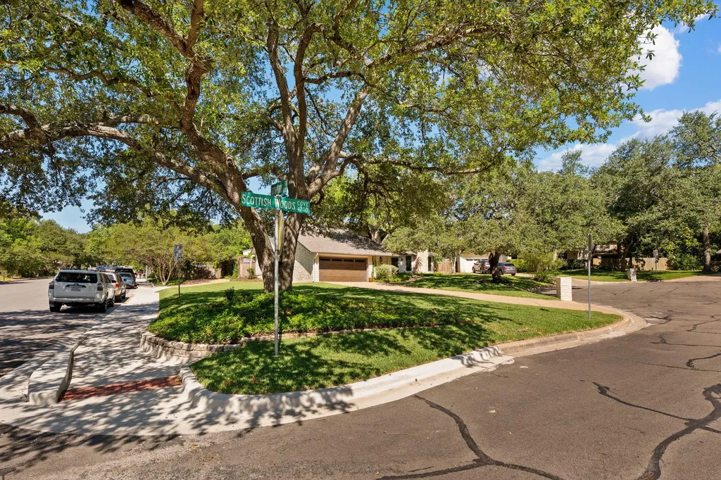 4701 Scottish Woods Cove Austin TX 78746