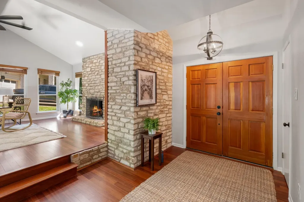 4701 Scottish Woods Cove Austin TX 78746