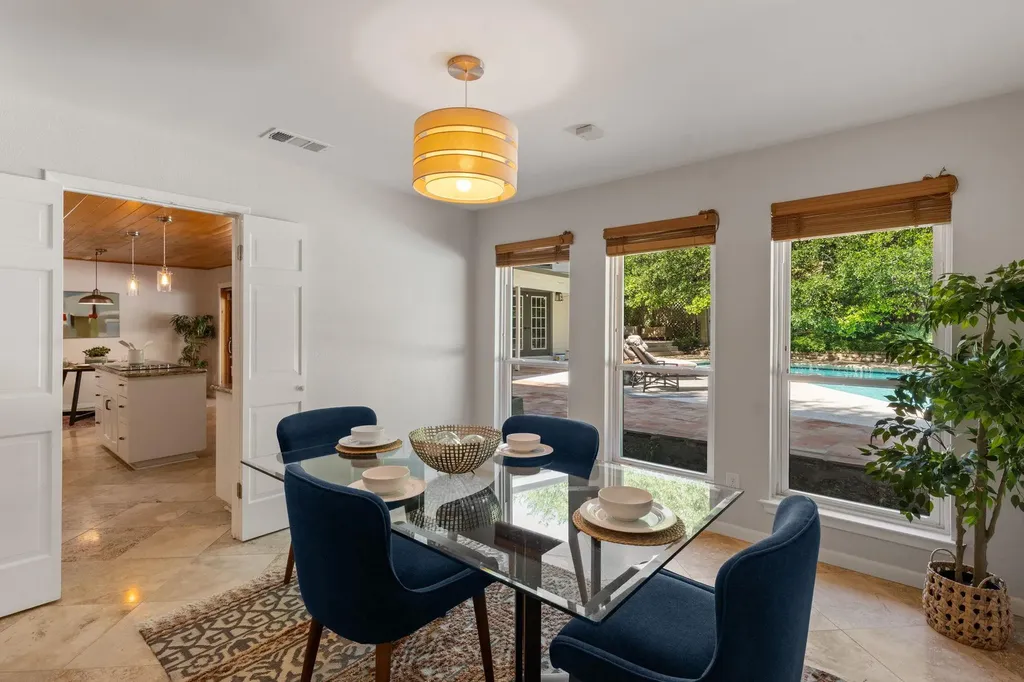 4701 Scottish Woods Cove Austin TX 78746