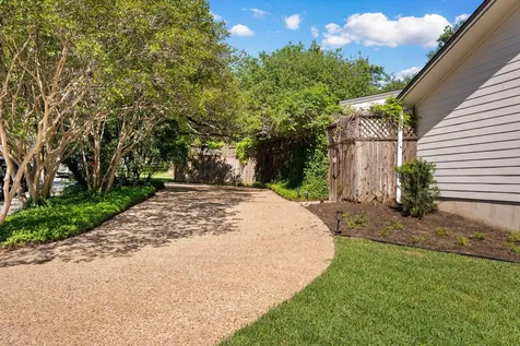 4701 Scottish Woods Cove Austin TX 78746