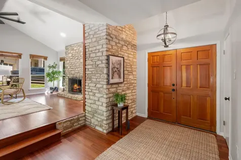 4701 Scottish Woods Cove Austin TX 78746
