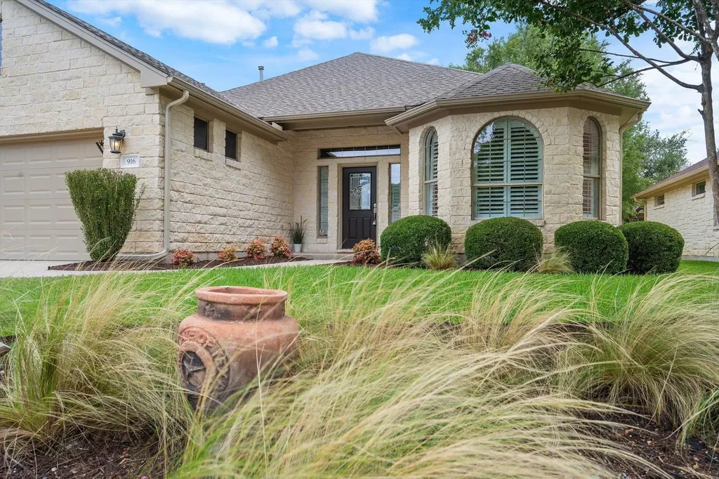 916 Heritage Oaks Bend Georgetown TX 78633