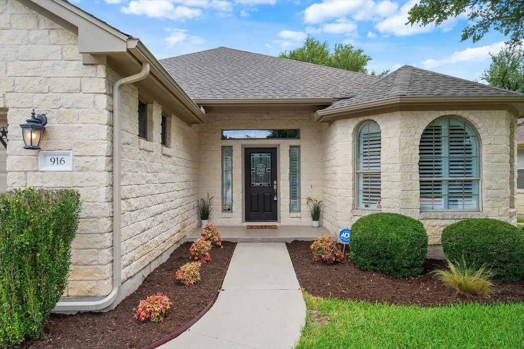 916 Heritage Oaks Bend Georgetown TX 78633
