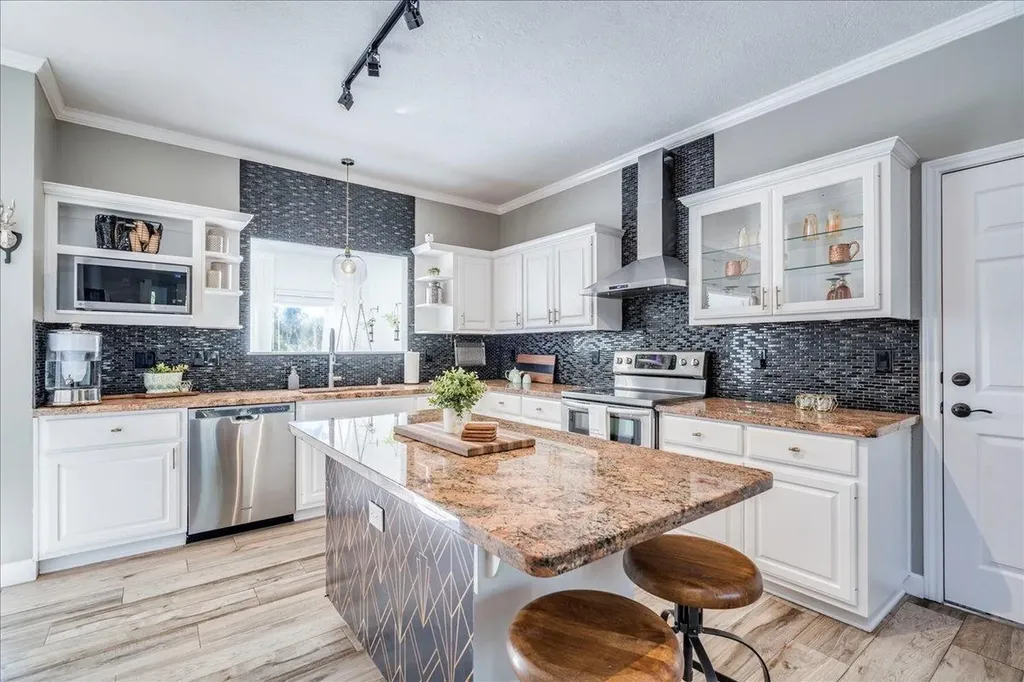 171 N Pin Oak Crossing Elgin TX 78621