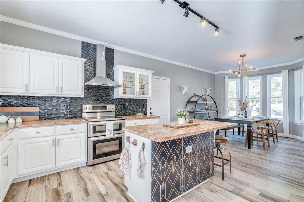 171 N Pin Oak Crossing Elgin TX 78621