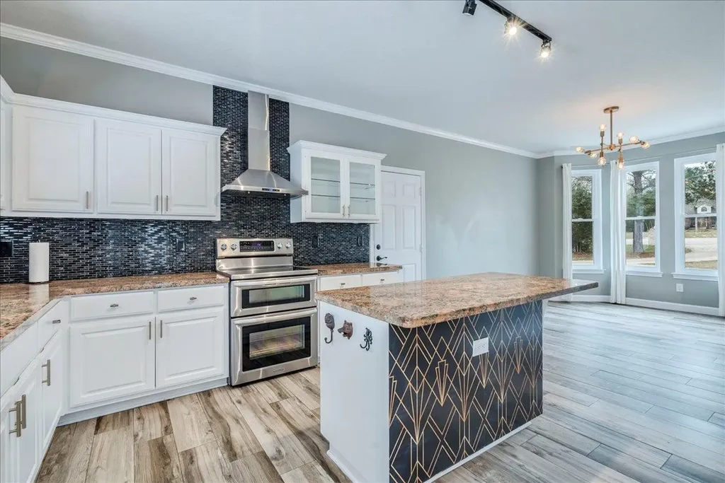 171 N Pin Oak Crossing Elgin TX 78621