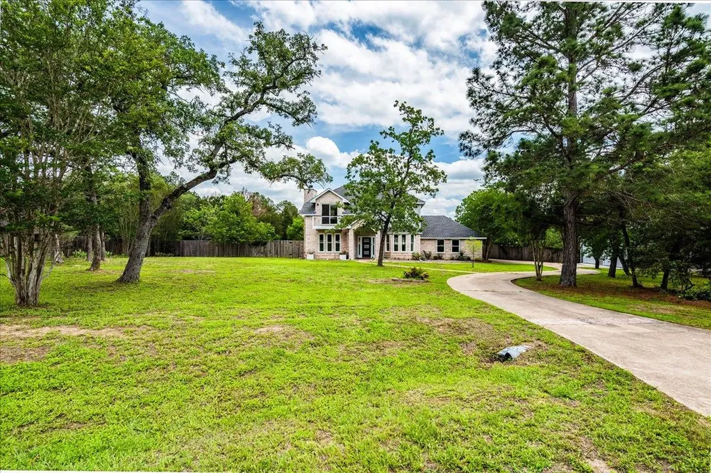 171 N Pin Oak Crossing Elgin TX 78621