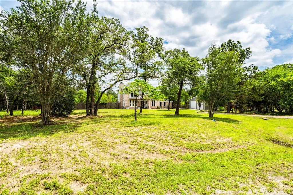 171 N Pin Oak Crossing Elgin TX 78621