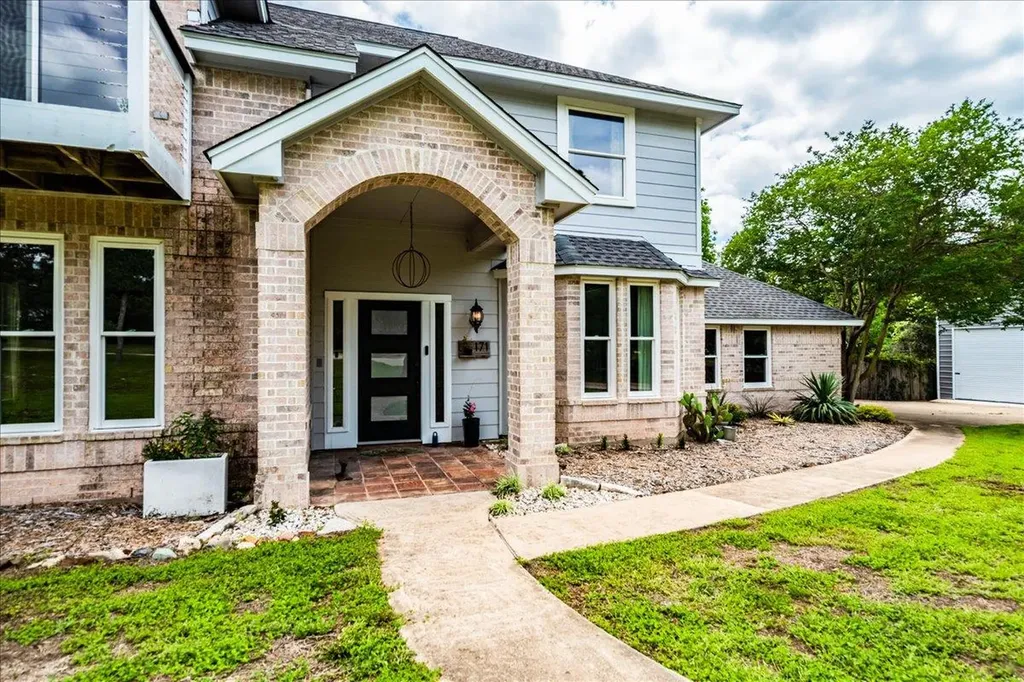 171 N Pin Oak Crossing Elgin TX 78621