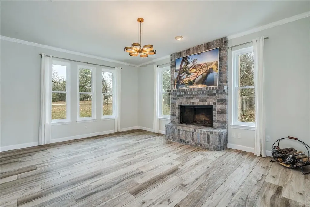 171 N Pin Oak Crossing Elgin TX 78621
