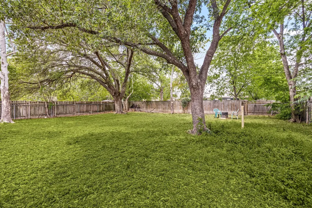 2412 E Stassney Lane Austin TX 78744