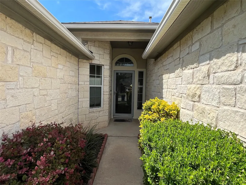 701 Los Robles Road Leander TX 78641