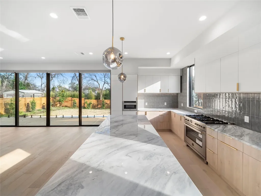 2107 Brackenridge Street Austin TX 78704