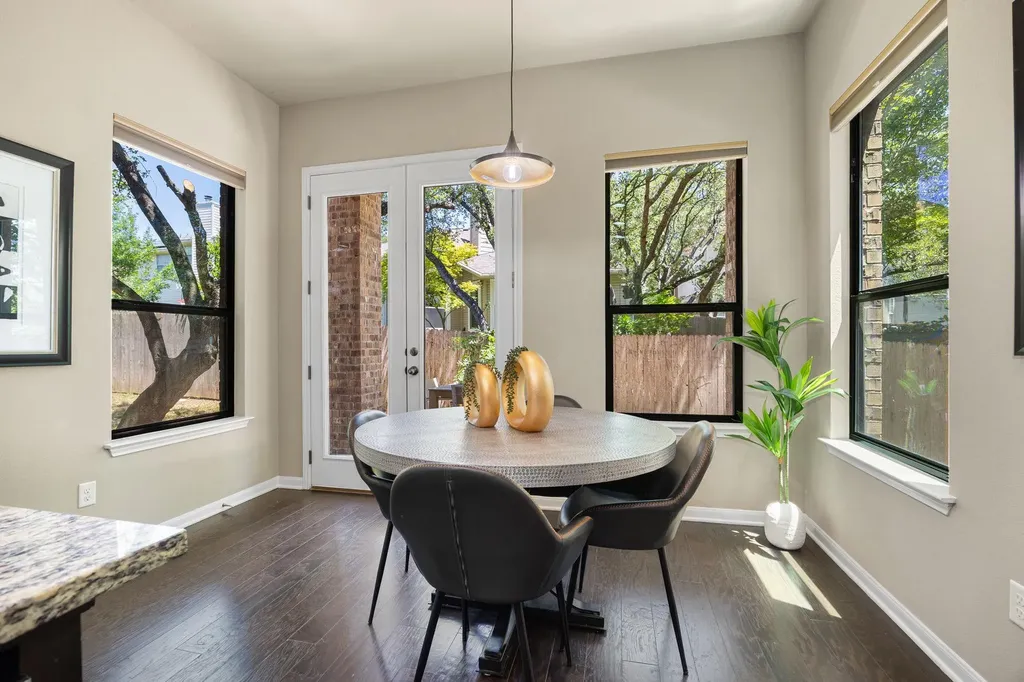 6916 Barstow Court Austin TX 78749