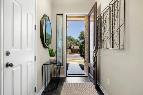 6916 Barstow Court Austin TX 78749