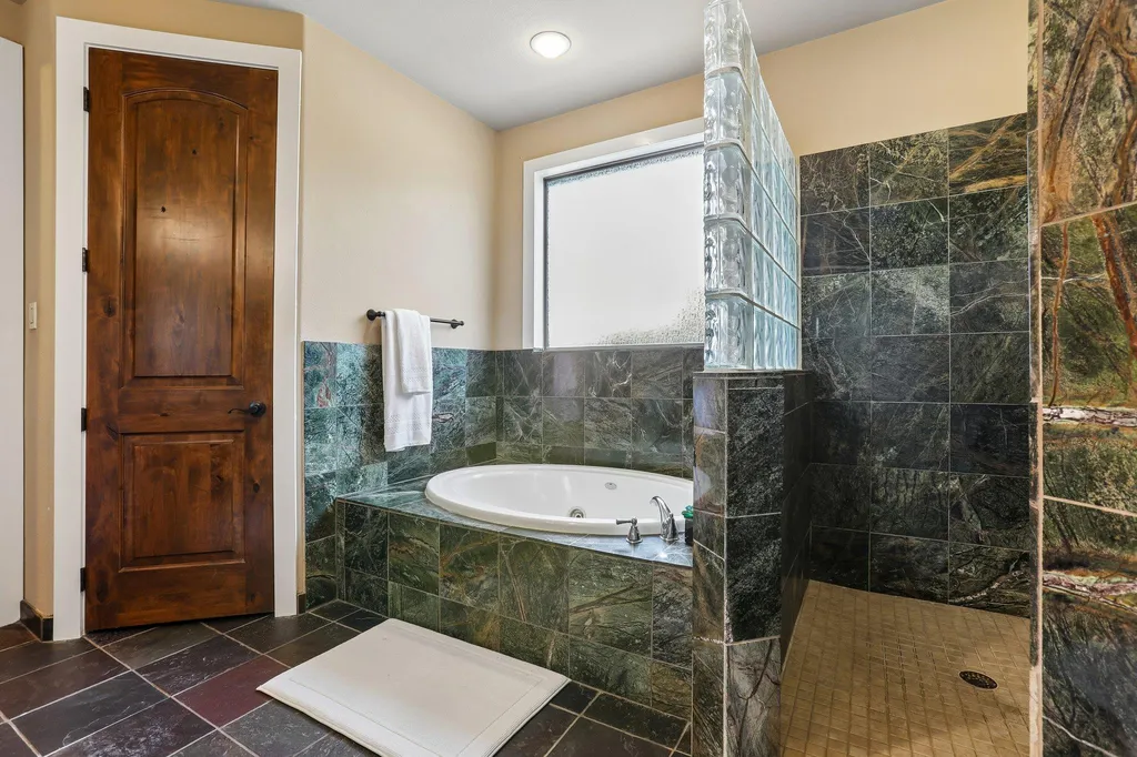 15204 Canary Street Austin TX 78734