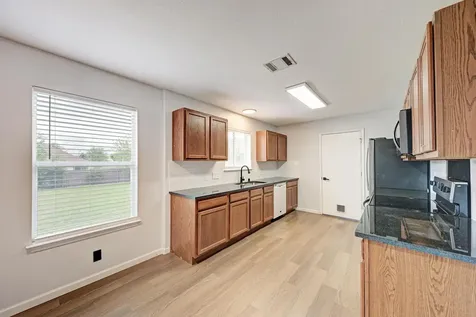125 Holland Street Hutto TX 78634