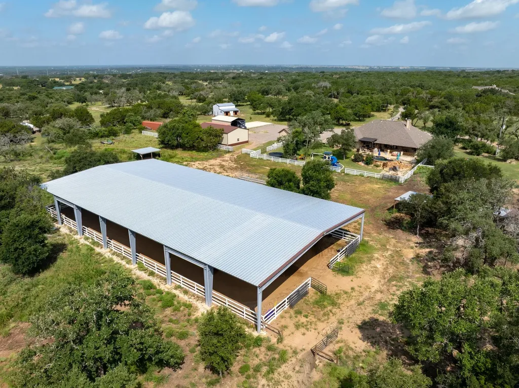 3692 County Road 207 Liberty Hill TX 78642