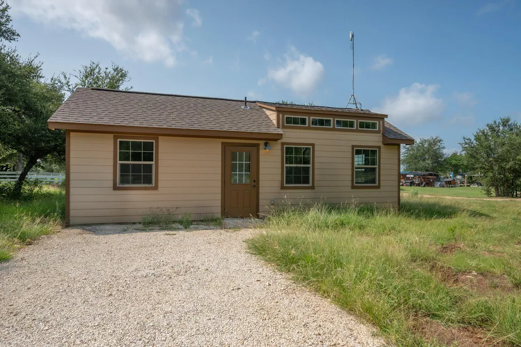 3692 County Road 207 Liberty Hill TX 78642
