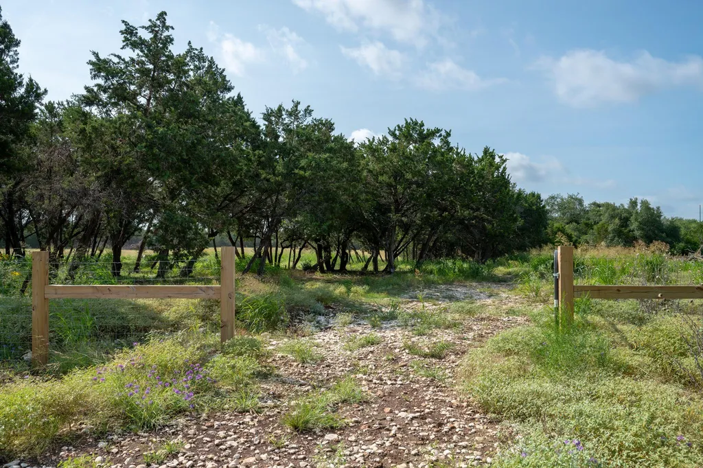 3692 County Road 207 Liberty Hill TX 78642
