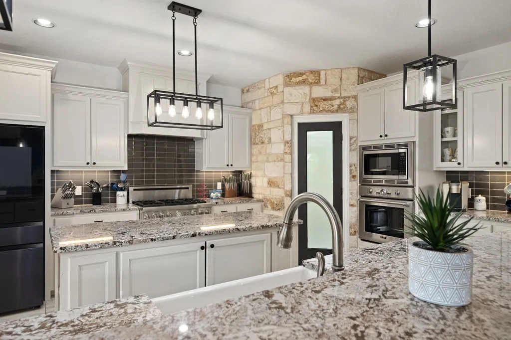 3692 County Road 207 Liberty Hill TX 78642