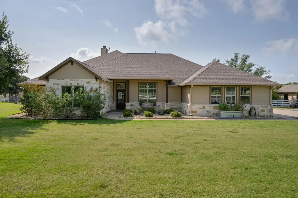 3692 County Road 207 Liberty Hill TX 78642