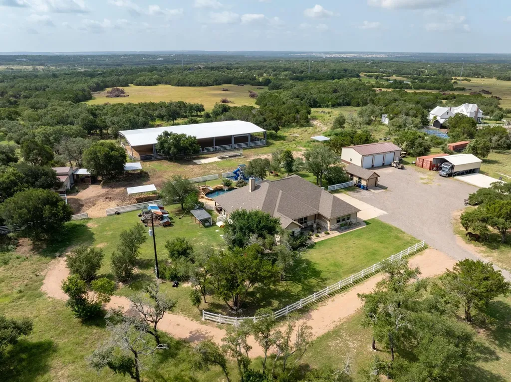 3692 County Road 207 Liberty Hill TX 78642