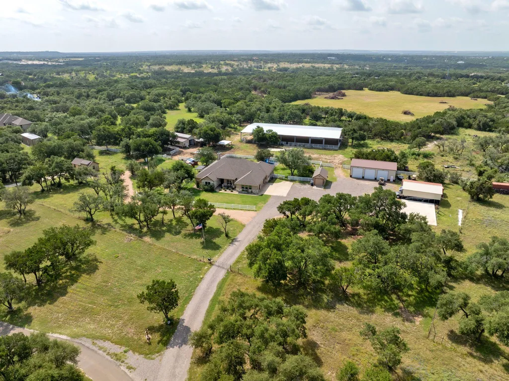 3692 County Road 207 Liberty Hill TX 78642