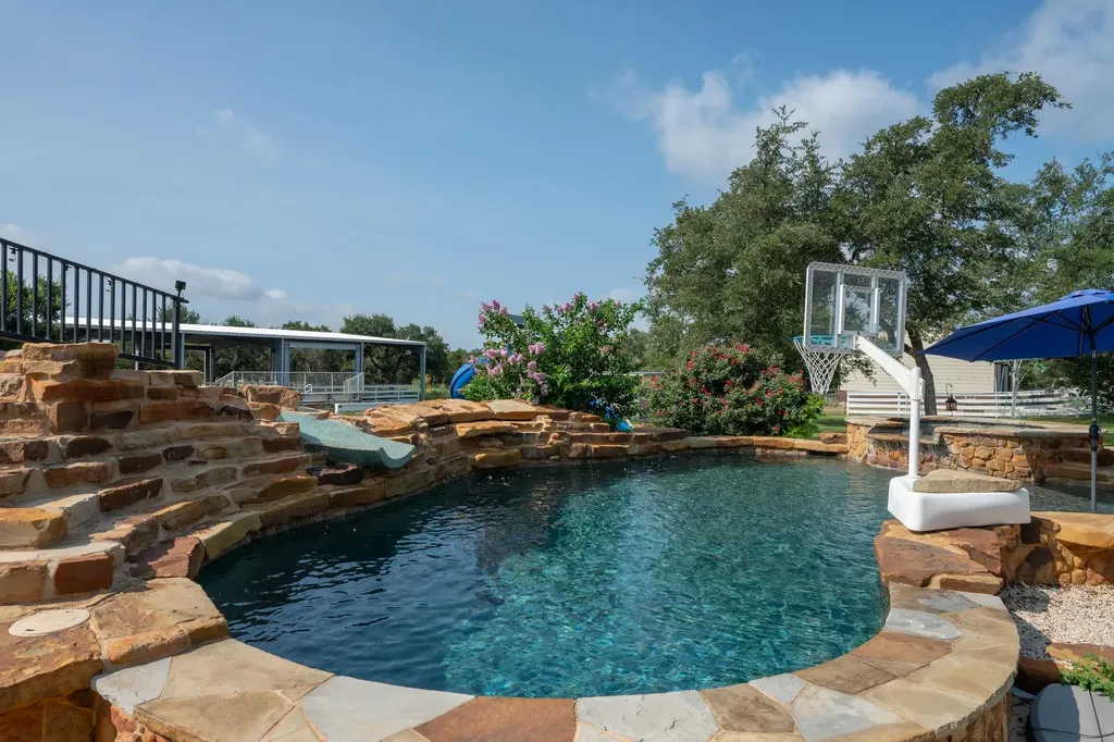3692 County Road 207 Liberty Hill TX 78642