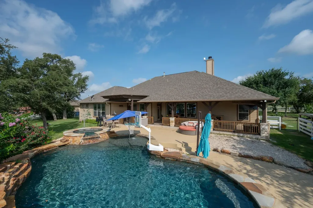 3692 County Road 207 Liberty Hill TX 78642