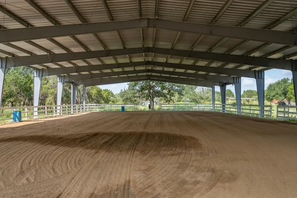 3692 County Road 207 Liberty Hill TX 78642