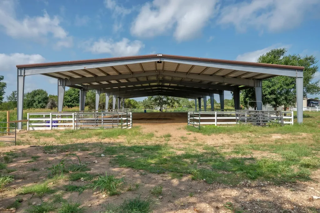 3692 County Road 207 Liberty Hill TX 78642