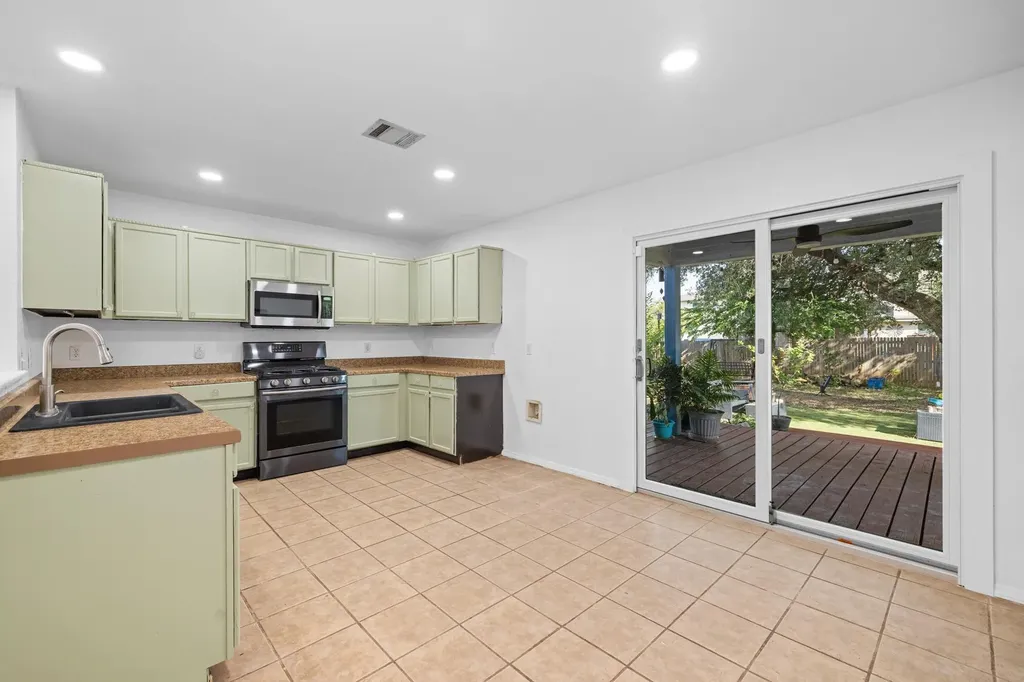 104 Grant Court Leander TX 78641