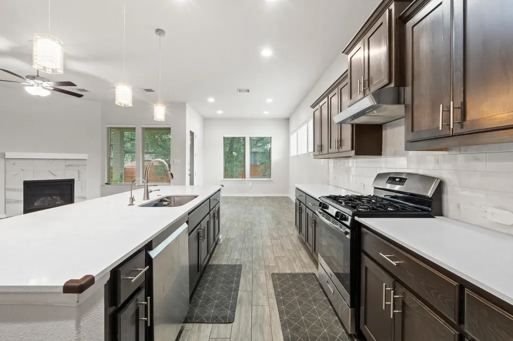 3617 Kyler Glen Cove Round Rock TX 78681